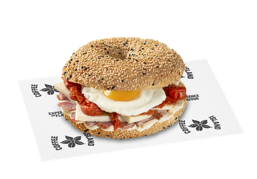 Κουλούρι με αυγό, μπέικον και χαλλούμι