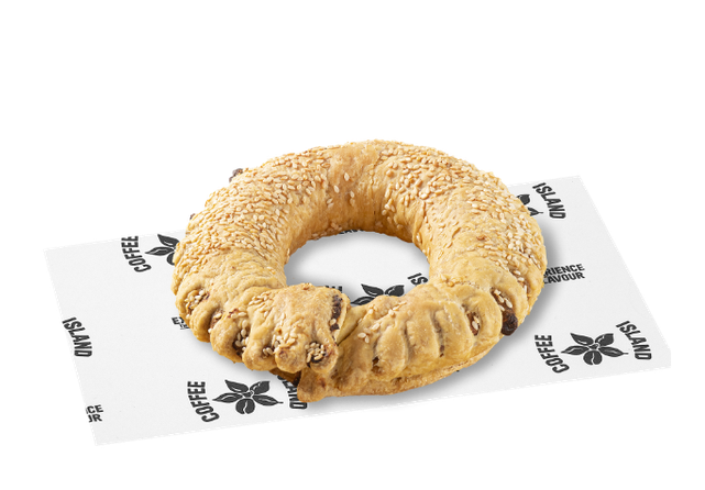 Traditional Bagel with Tomato & Olives