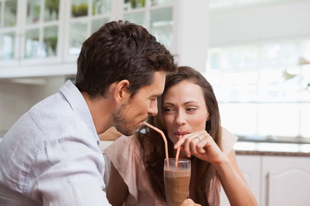 couple_drinking_coffee