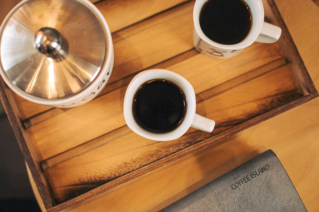 Mugs filled with filter coffee. 